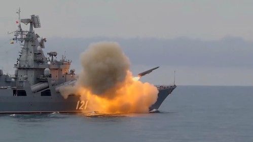 Další úder u Hadího ostrova. Ukrajina hlásí zásah ruské válečné lodi